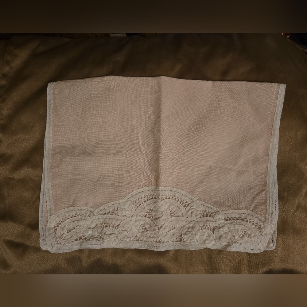Vintage Linens Lot, Includes Linen Cloth Napkins - Picture 4 of 7